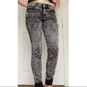 Divided Pants - Acid Wash Jeans Divided Pants - Acid Wash Jeans